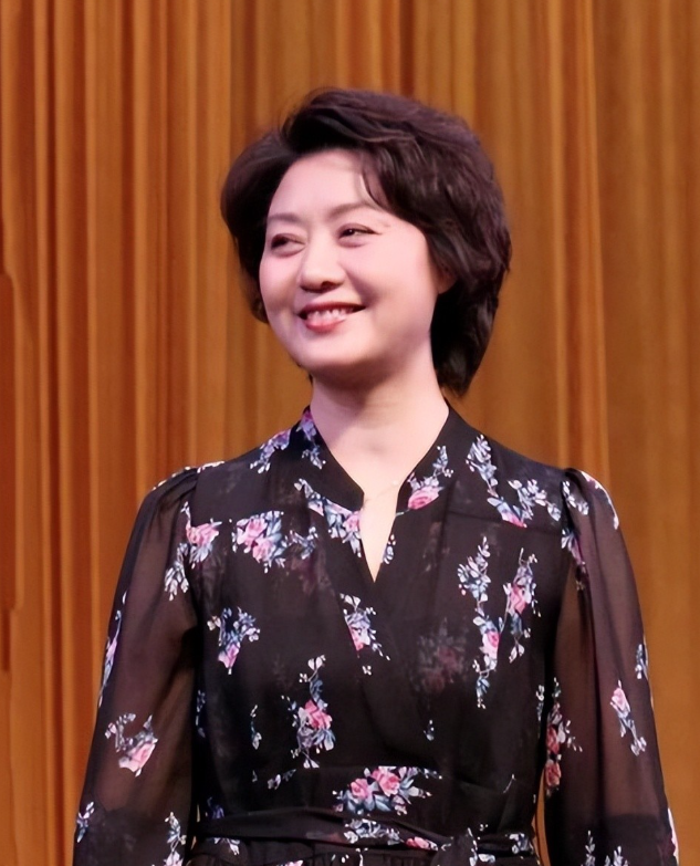 59岁李胜素：她不要丈夫、不要孩子，却活成了最让人羡慕的女人
