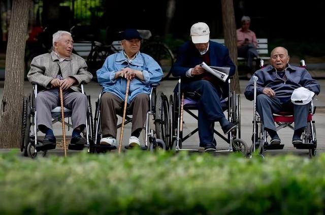 中国将迎来人口死亡高峰？22年去世1041万人，23年1110万，去年呢