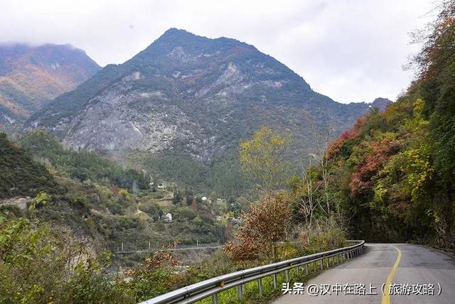 汉中出发沿嘉陵江跨省自驾,把秦巴深秋的美景装进车窗~图片