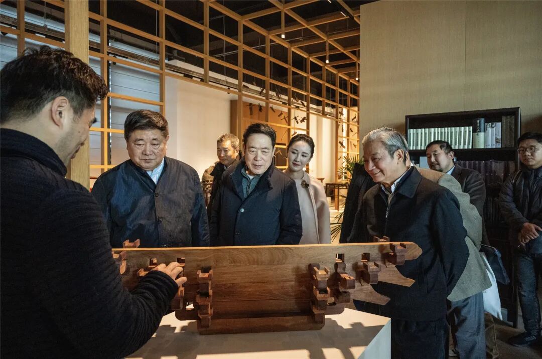 原国家文物局局长、故宫博物院第六任院长单霁翔先生莅临雅然古典家具艺术博物馆 原国家文物局局长、故宫博物院第六任院长单霁翔先生莅临雅然古典家具艺术博物馆