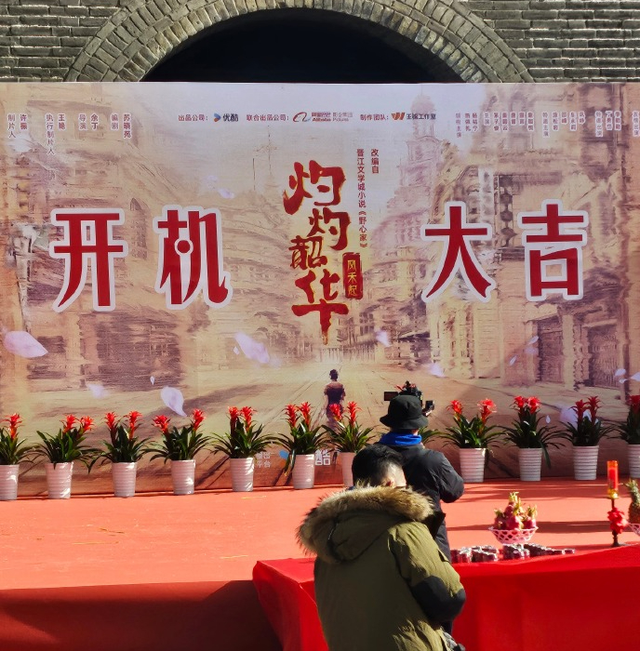央视《灼灼韶华》被观众强烈要求下架，理由很一致：挂羊头卖狗肉
