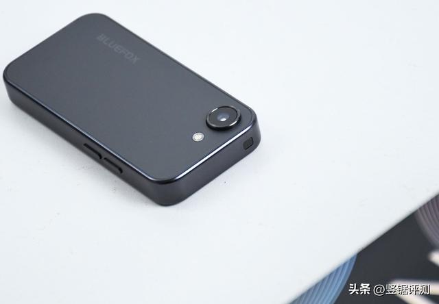 国产4英寸“小屏手机”简评：搭载8核处理器，还支持遥控家电