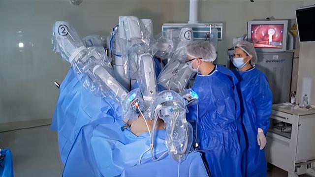 全球首例，跨4200公里 不到7分钟，机器人完成远程微米级眼科手术