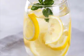 原来这才是鲜柠檬泡水的正确做法，以前都喝错了，这3点是关键图片