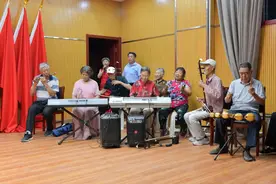 两根弦 一把弓！他用二胡拉出乡村振兴“幸福乐章”图片