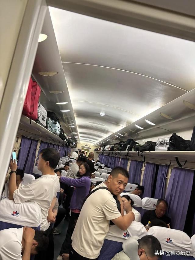 明明高铁更快，为啥还有人守着绿皮火车跑一夜，答案比你想的现实
