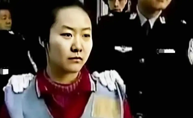 郑州一女护士被判死刑，临刑前突然喜极而泣，只因男友改判死缓