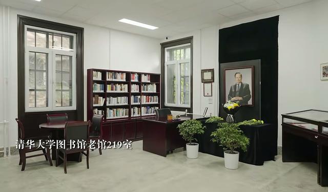 杨振宁葬礼，翁帆和子女现身只是看点之一，清华还宣布一重要决定