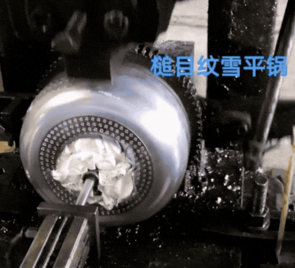 金属杯和雪平锅的锤纹表面，真是一锤锤敲出来的吗？