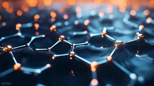 后背烧成“粑”还能正常使用，华为mate30缘何如此硬核？