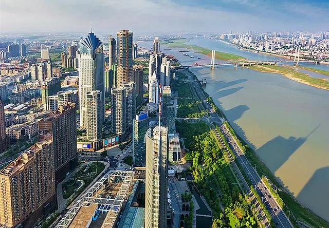 武汉:从“不服输”到“YYDS”,这座城市到底有多能打?