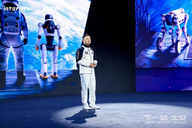 演员黄景瑜将上太空！乘坐国内首艘商业载人飞船，预售船票300万/张	，首批20余位游客已预订，预计2028年首飞