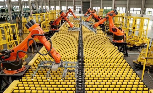 中国贸易顺差突破万亿美元，这个数字背后，正在发生什么？