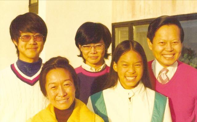 杨光宇赴八宝山送别父亲杨振宁！父亲走了，他仍会把翁帆当亲人