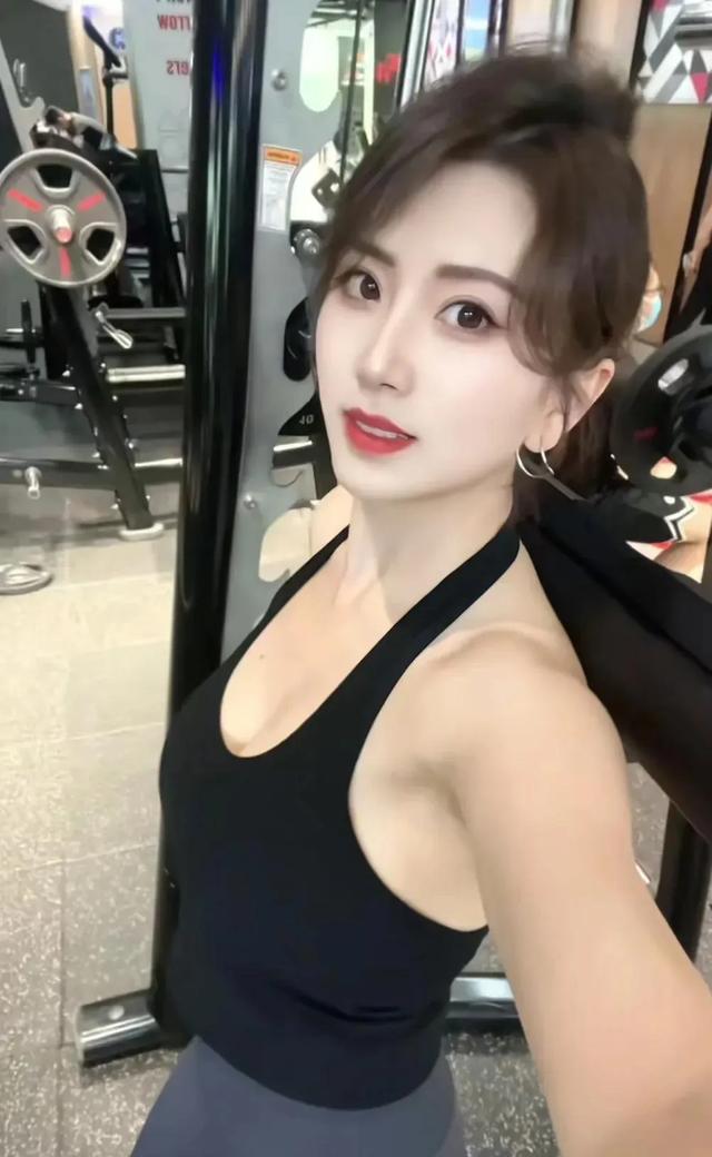 辽宁健美冠军吴凡：神仙比例+绝美容颜，秒杀陈好？