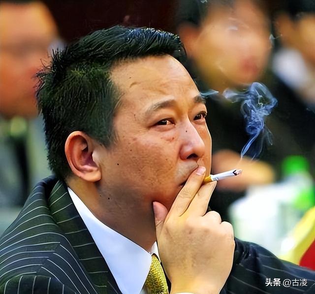 最牛黑老大！与12名女星有染	，一顿饭上百万，被捕时：谁敢治我罪