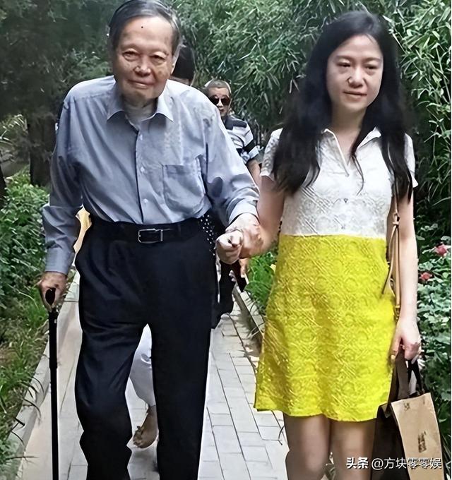 恩爱21年抵不过残酷现实！103岁杨振宁已年老，49岁翁帆花样年华