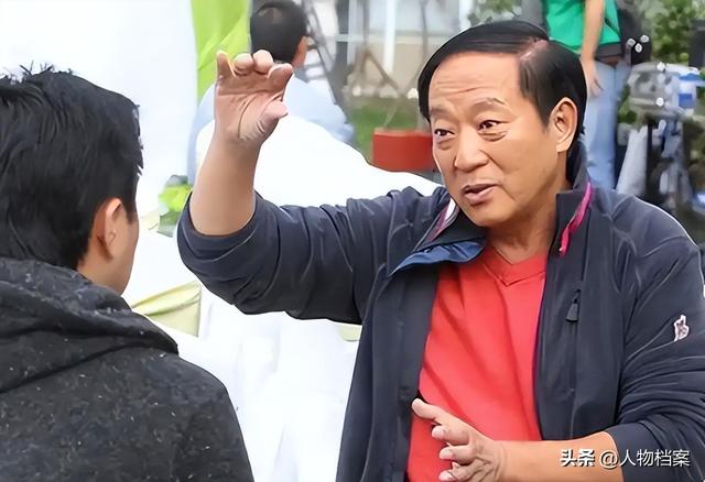 冯巩也没想到，家产尽失的牛群，如今终于找到了晚年的“依靠”