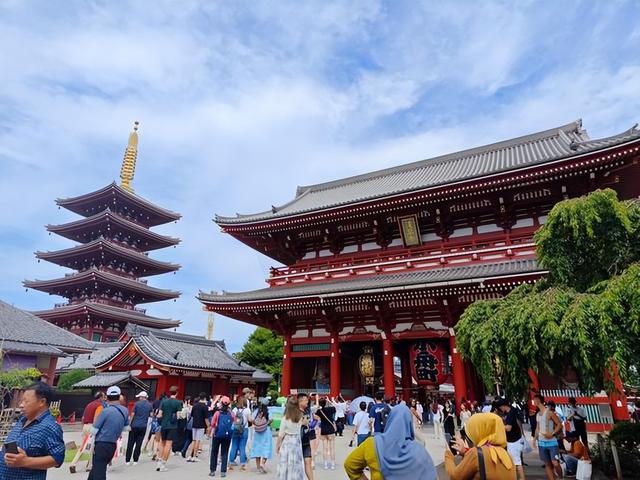 高市早苗终究是没挺住，中美罕见联合敲打之后，日方选择后退一步