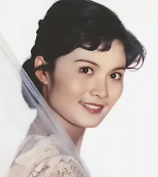 80年代家喻户晓的女演员，嫁给军委副主席儿子，离婚后混得如何？