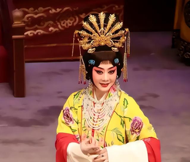 至今未婚未育，身边却有男人陪了近27年！59岁的她才是人间清醒