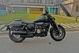 QJMOTOR闪400：一辆让骑行回归本质的入门巡航车图片