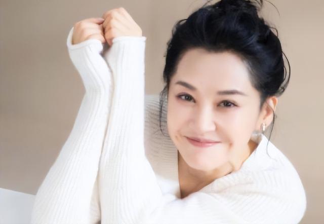 身价过百亿，坐拥北京一条街，出门私人飞机，京圈富婆都有谁?
