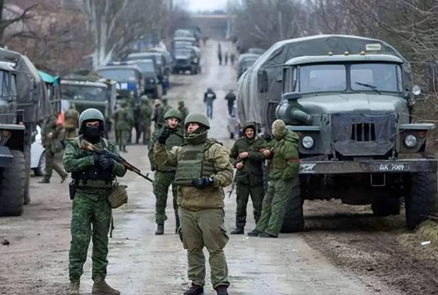 乌15个营被包围后，普京现身前线，转折点已来，俄军迎高光时刻