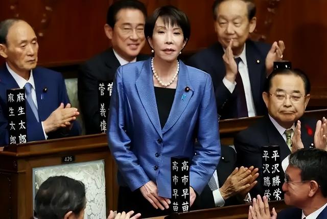 迟迟等不到北京贺电后，高市早苗公开道歉，日本社会面临巨大难题