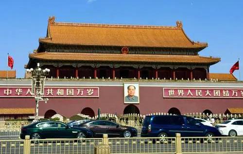 天安门悬挂的为啥不是毛主席的照片,反倒是要挂主席的画像?