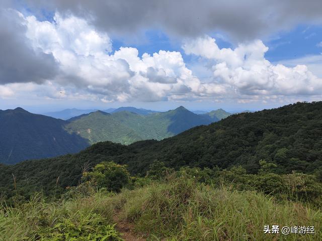 徒步信宜十二灶顶，遇暴雨被淋落汤鸡，却邂逅雨过天晴的美景