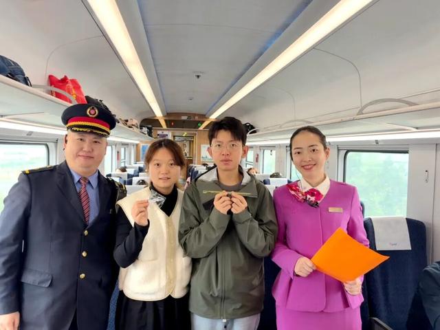 坐高铁到这里赏红叶，享景区优惠！