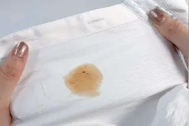 衣服溅了“油渍”别傻傻使劲搓！教你1招，油渍瞬间不见，贼省力图片