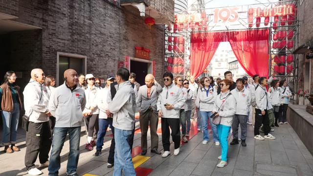 湾区文化探寻首站｜古董Mini车队巡游朱紫街