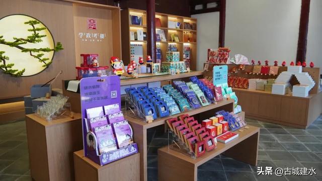 建水迎来暑期旅游“热潮”