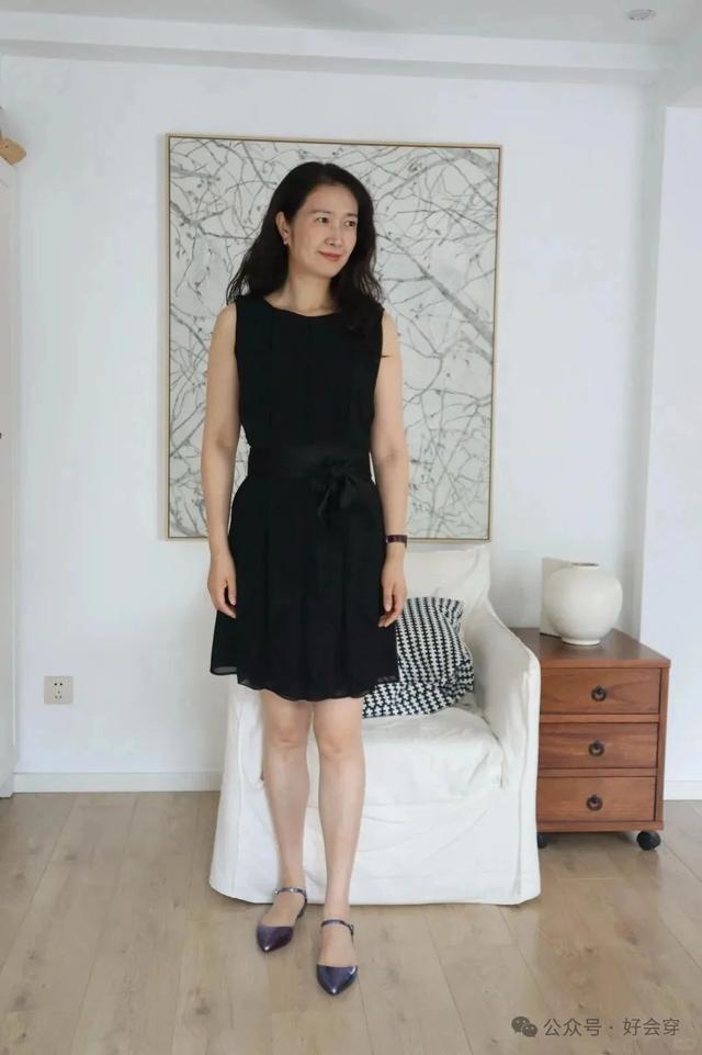 50岁妈妈I穿了二十年的经典小黑裙