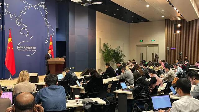 美国靠关税收割全球！结果没得意两天！傻眼了！