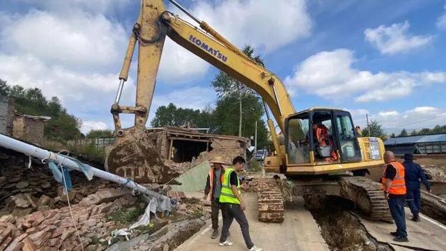 青海一地凌晨突发大面积山体滑坡，村支书敲锣救下全村469人