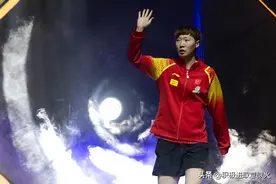 王曼昱退赛原因曝光！家中突遭变故，躲在角落流泪，连夜飞回老家图片