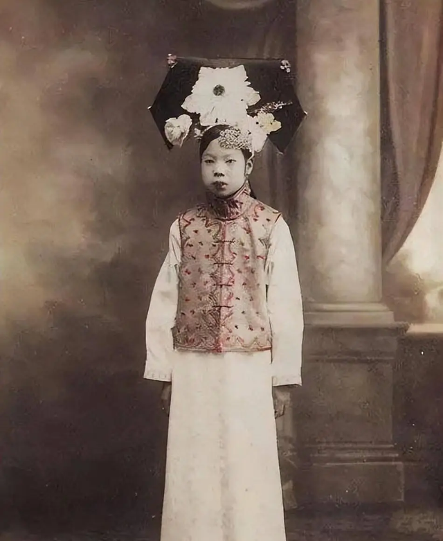 清末老照片：名妓果然是名妓，比后宫佳丽好看太多，富太太也追星