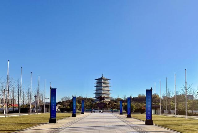 西安：冬日暖阳长安塔下好风光