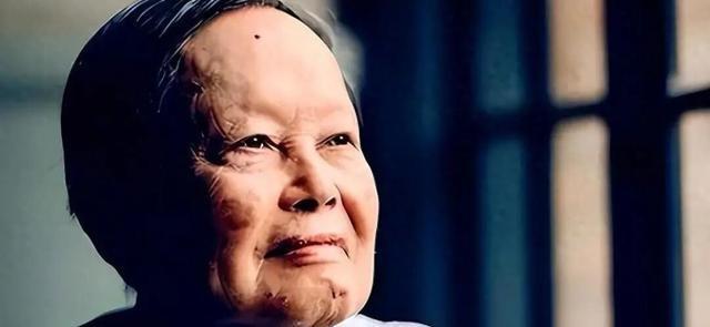 原来杨振宁葬礼当天，93岁弟弟杨振汉露面，透露哥哥一大未了心愿