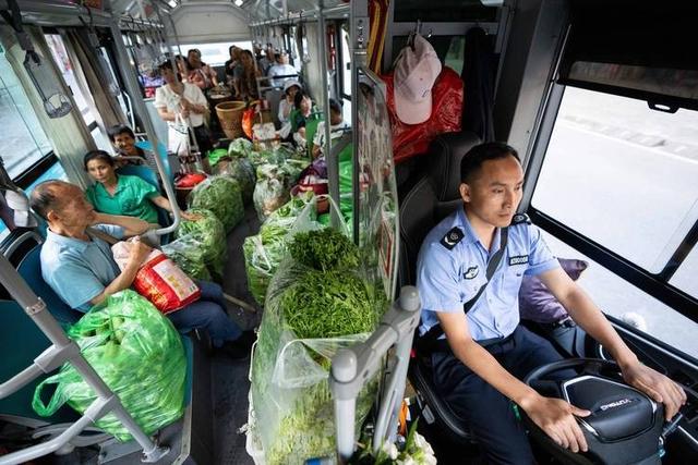 一年亏损超千万，关停潮席卷全国，公交车拉货求生，能自救成功吗