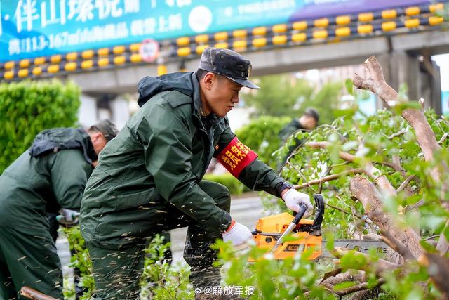 台风剑鱼来袭武警官兵奔赴抢险一线