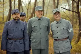 八路军帽子上的两粒扣，有什么用处吗？我了解后直呼太高明了图片