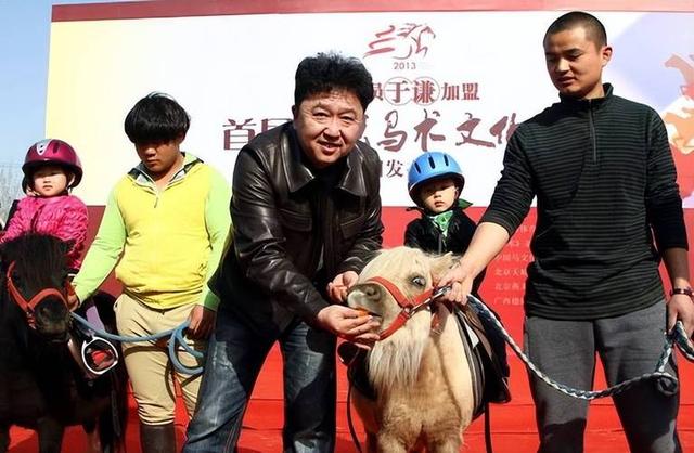 不查不知道一查吓一跳，坐拥北京60亩马场的于谦，私下到底有多壕