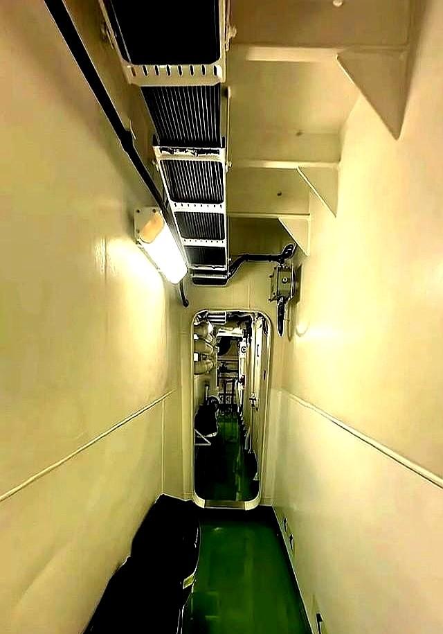 山东舰内部被曝光！香港人拍到航母寝室，老兵吐槽床铺太挤