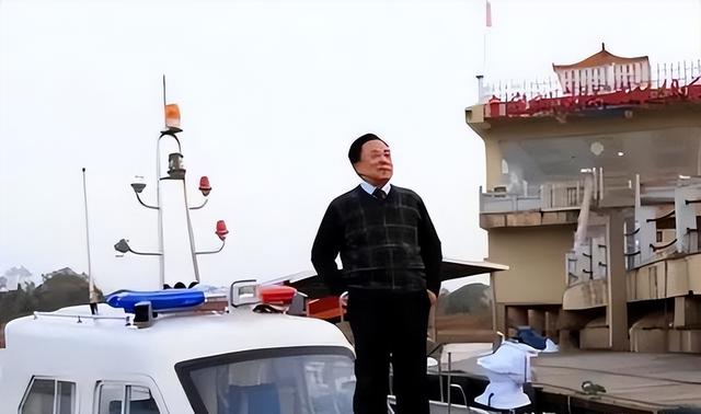 包10位情妇	，睡觉全靠翻牌，生下11个私生子，75岁仍在拼命生娃？