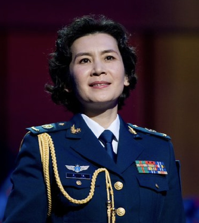 她是著名的国家一级演员，被特许享正军级待遇，如今仍是单身