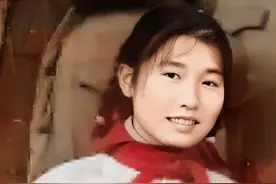 19岁女知青裸婚嫁给农村小伙，丈夫看到岳父照片，惊讶的说不出话图片